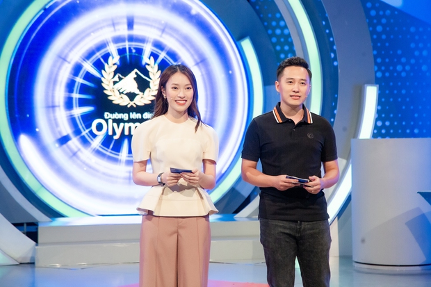 Phỏng vấn nóng Khánh Vy sau số đầu tiên lên sóng Olympia, tiết lộ được bố pha cho 1 cốc nước đặc biệt trước giờ ghi hình - Ảnh 2.