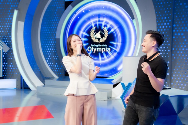 Khánh Vy nói gì sau lần đầu tiên làm MC Đường Lên Đỉnh Olympia? - Ảnh 2. Khánh Vy nói gì sau lần đầu tiên làm MC Đường Lên Đỉnh Olympia? - Ảnh 2.