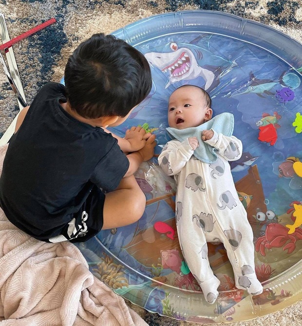 Phạm Hương xả kho loạt ảnh lúc mới sinh cậu cả Maximus, visual mặt mộc 100% của mẹ bỉm chiếm trọn spotlight - Ảnh 6.