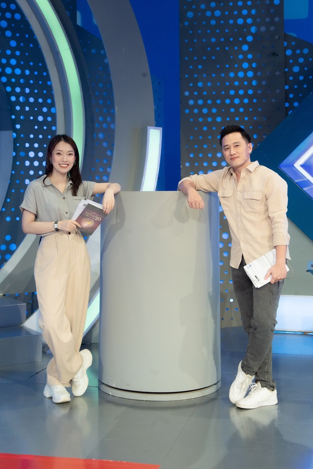 MC Ngọc Huy nhận xét về Khánh Vy khi lần đầu dẫn Olympia, tiết lộ hành động ghi điểm tuyệt đối mà cô nàng làm với thí sinh - Ảnh 2. MC Ngọc Huy nhận xét về Khánh Vy khi lần đầu dẫn Olympia, tiết lộ hành động ghi điểm tuyệt đối mà cô nàng làm với thí sinh - Ảnh 2.