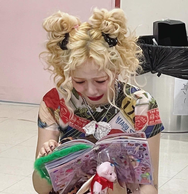 HyunA có meme để đời khiến netizen đồng loạt thả haha, biết câu chuyện cảm động đằng sau quay xe xin lỗi không kịp! - Ảnh 4. HyunA có meme để đời khiến netizen đồng loạt thả haha, biết câu chuyện cảm động đằng sau quay xe xin lỗi không kịp! - Ảnh 4.
