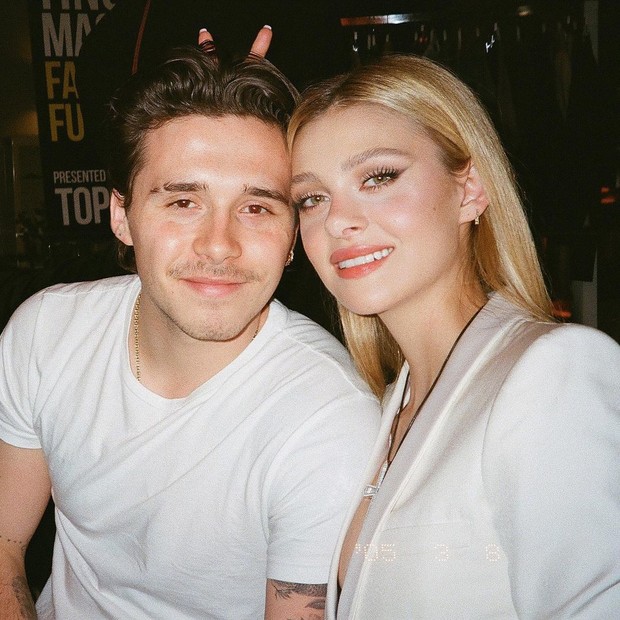 3 nàng dâu tương lai nhà Beckham: Brooklyn mê mẩn ái nữ tỷ phú bốc lửa, Romeo yêu mẫu 1m78, cậu út kín tiếng lại có bồ xịn xò - Ảnh 2. 3 nàng dâu tương lai nhà Beckham: Brooklyn mê mẩn ái nữ tỷ phú bốc lửa, Romeo yêu mẫu 1m78, cậu út kín tiếng lại có bồ xịn xò - Ảnh 2.