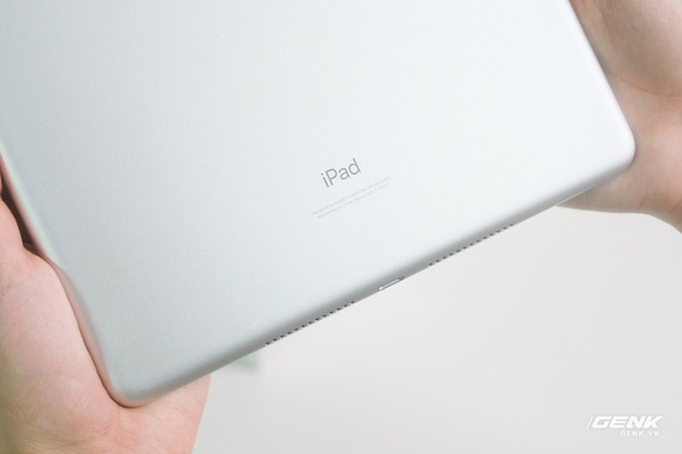 Trên tay iPad 9 tại VN: Thiết kế lỗi thời nhưng vẫn sẽ bán rất chạy! - Ảnh 4.