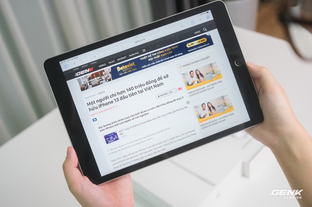 Trên tay iPad 9 tại VN: Thiết kế lỗi thời nhưng vẫn sẽ bán rất chạy! - Ảnh 5. Trên tay iPad 9 tại VN: Thiết kế lỗi thời nhưng vẫn sẽ bán rất chạy! - Ảnh 5.