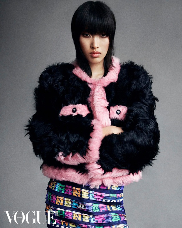 Phương Oanh - Gen Z khiến giới thời trang Việt Nam tự hào: Chụp hình cùng Vogue, Gucci; sải bước cho Dolce & Gabbana - Ảnh 8. Phương Oanh - Gen Z khiến giới thời trang Việt Nam tự hào: Chụp hình cùng Vogue, Gucci; sải bước cho Dolce & Gabbana - Ảnh 8.