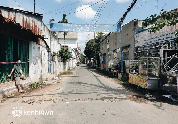 Ảnh: Nhiều rào chắn bít bùng ở TP.HCM dần được dỡ bỏ, người dân di chuyển bình thường - Ảnh 13.