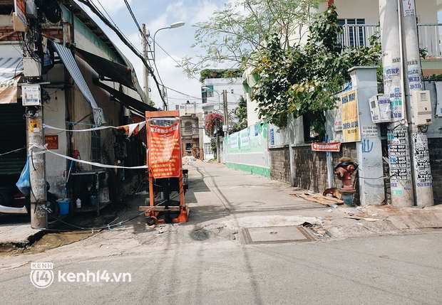 Ảnh: Nhiều rào chắn bít bùng ở TP.HCM dần được dỡ bỏ, người dân di chuyển bình thường - Ảnh 14.