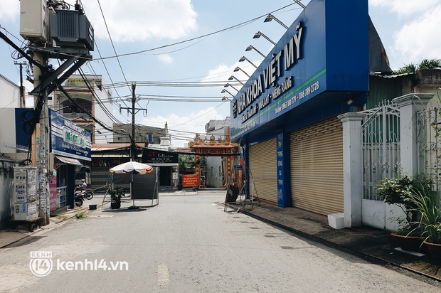 Ảnh: Nhiều rào chắn bít bùng ở TP.HCM dần được dỡ bỏ, người dân di chuyển bình thường - Ảnh 10.