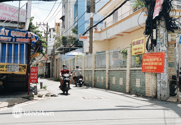 Ảnh: Nhiều rào chắn bít bùng ở TP.HCM dần được dỡ bỏ, người dân di chuyển bình thường - Ảnh 11.