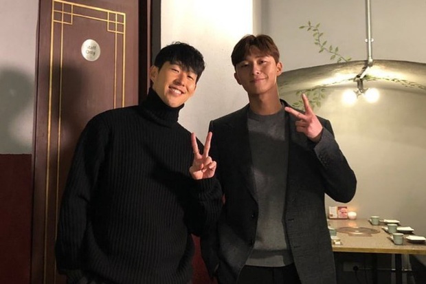 Tài tử Park Seo-joon tới xem bạn thân Son Heung-min thi đấu nhưng đội bóng của cầu thủ số 1 châu Á lại thủng lưới tan nát - Ảnh 3. Tài tử Park Seo-joon tới xem bạn thân Son Heung-min thi đấu nhưng đội bóng của cầu thủ số 1 châu Á lại thủng lưới tan nát - Ảnh 3.