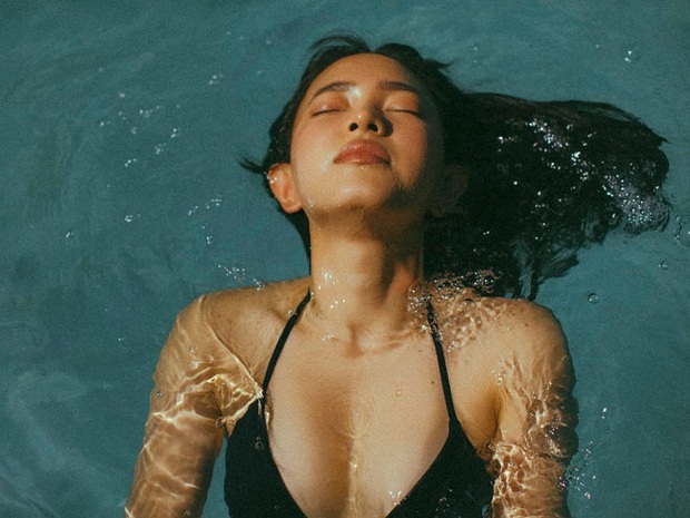 Châu Bùi lấy túi che vòng một thả rông, nào mình cùng đoán xem hướng bên kia của bức ảnh trông thế nào! - Ảnh 5. Châu Bùi lấy túi che vòng một thả rông, nào mình cùng đoán xem hướng bên kia của bức ảnh trông thế nào! - Ảnh 5.