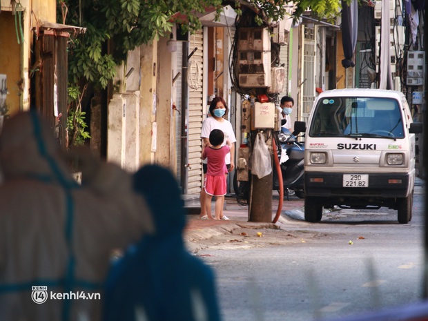 Hà Nội: Đưa ca F0 và các trường hợp F1 ở quận Hà Đông đi điều trị, cách ly - Ảnh 5.