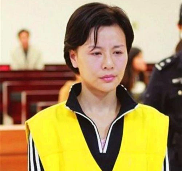 Sự lụi tàn của một đóa hồng gai: Dùng nhan sắc tiến thân vào giới thượng lưu, lừa hơn 6.000 tỷ trong 4 năm và chuốc lấy cái kết thê thảm - Ảnh 7. Sự lụi tàn của một đóa hồng gai: Dùng nhan sắc tiến thân vào giới thượng lưu, lừa hơn 6.000 tỷ trong 4 năm và chuốc lấy cái kết thê thảm - Ảnh 7.