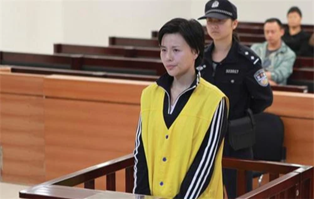 Sự lụi tàn của một đóa hồng gai: Dùng nhan sắc tiến thân vào giới thượng lưu, lừa hơn 6.000 tỷ trong 4 năm và chuốc lấy cái kết thê thảm - Ảnh 8. Sự lụi tàn của một đóa hồng gai: Dùng nhan sắc tiến thân vào giới thượng lưu, lừa hơn 6.000 tỷ trong 4 năm và chuốc lấy cái kết thê thảm - Ảnh 8.