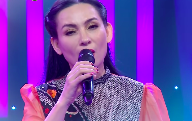 Netizen chua xót đào lại câu hát của Phi Nhung: Họ nói xong rồi họ có bao giờ sống thay mình đâu... - Ảnh 2. Netizen chua xót đào lại câu hát của Phi Nhung: Họ nói xong rồi họ có bao giờ sống thay mình đâu... - Ảnh 2.