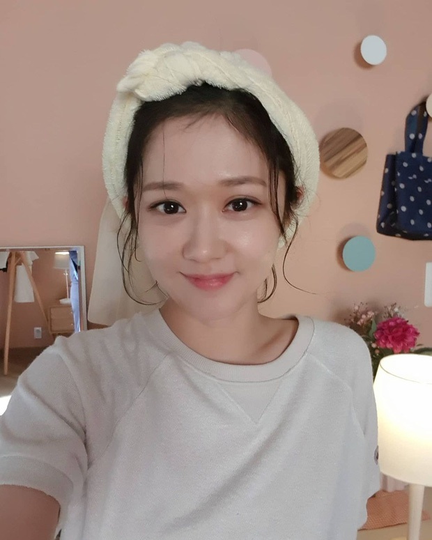 Tá hỏa trước mặt mộc của Jang Nara: Lộ rõ nếp nhăn, gầy gò tiều tụy, không thể nhận ra thánh hack tuổi Kbiz ngày nào - Ảnh 4. Tá hỏa trước mặt mộc của Jang Nara: Lộ rõ nếp nhăn, gầy gò tiều tụy, không thể nhận ra thánh hack tuổi Kbiz ngày nào - Ảnh 4.