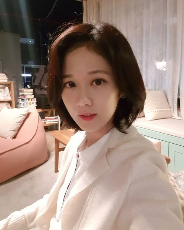 Tá hỏa trước mặt mộc của Jang Nara: Lộ rõ nếp nhăn, gầy gò tiều tụy, không thể nhận ra thánh hack tuổi Kbiz ngày nào - Ảnh 3. Tá hỏa trước mặt mộc của Jang Nara: Lộ rõ nếp nhăn, gầy gò tiều tụy, không thể nhận ra thánh hack tuổi Kbiz ngày nào - Ảnh 3.