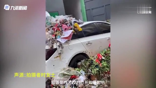 Đỗ xe bừa bãi trước khu tập thể, chủ xe nhận cái kết đắng ngắt vì bị cả xóm trưng dụng làm xe rác - Ảnh 2. Đỗ xe bừa bãi trước khu tập thể, chủ xe nhận cái kết đắng ngắt vì bị cả xóm trưng dụng làm xe rác - Ảnh 2.
