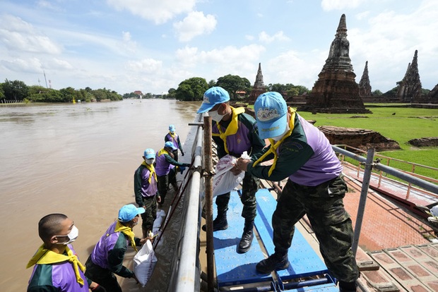6 người thiệt mạng, 2 người mất tích trong trận lũ lụt do bão nhiệt đới Dianmu ở Thái Lan - Ảnh 4.