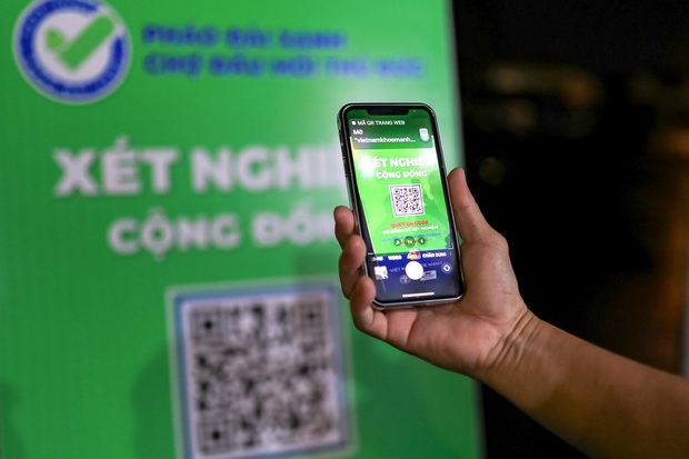 Ứng dụng công nghệ trong xét nghiệm Covid-19: Giảm 50% nhân lực y tế, người dân và tài xế hào hứng vì thuận tiện, tiết kiệm thời gian - Ảnh 7. Ứng dụng công nghệ trong xét nghiệm Covid-19: Giảm 50% nhân lực y tế, người dân và tài xế hào hứng vì thuận tiện, tiết kiệm thời gian - Ảnh 7.