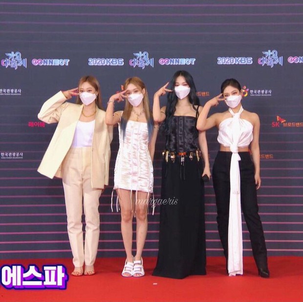 Kpop có những bông hoa khiến người xem tụt huyết áp chỉ trong 1 lần mặc hàng hiệu - Ảnh 10.