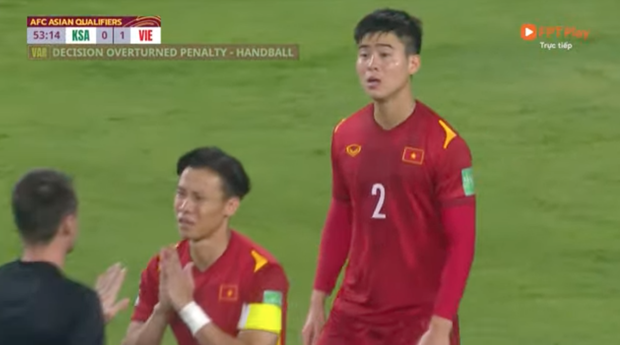 Hình ảnh thương nhất trên sân bóng: Quế Ngọc Hải chắp tay, năn nỉ trọng tài sau khi Duy Mạnh bị phạt thẻ đỏ - Ảnh 4. Hình ảnh thương nhất trên sân bóng: Quế Ngọc Hải chắp tay, năn nỉ trọng tài sau khi Duy Mạnh bị phạt thẻ đỏ - Ảnh 4.