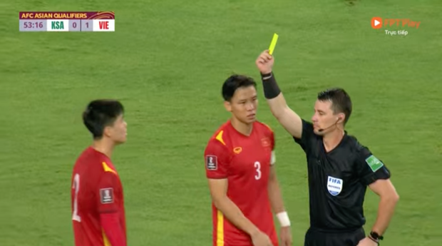 Hình ảnh thương nhất trên sân bóng: Quế Ngọc Hải chắp tay, năn nỉ trọng tài sau khi Duy Mạnh bị phạt thẻ đỏ - Ảnh 5. Hình ảnh thương nhất trên sân bóng: Quế Ngọc Hải chắp tay, năn nỉ trọng tài sau khi Duy Mạnh bị phạt thẻ đỏ - Ảnh 5.