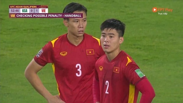 Im lặng khi ĐT Việt Nam thi đấu, thủ môn Bùi Tiến Dũng lại nói với Duy Mạnh điều này sau vụ thẻ đỏ oan nghiệt - Ảnh 1.