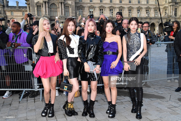 Kpop có những bông hoa khiến người xem tụt huyết áp chỉ trong 1 lần mặc hàng hiệu - Ảnh 17.