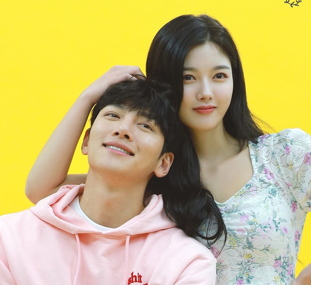 Hội bạn trai màn ảnh đẹp nhức nách của Kim Yoo Jung: Bé đẹp cưng nhất chắc là oppa Park Bo Gum rồi! - Ảnh 16.