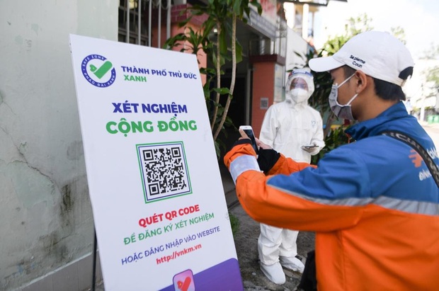 Ứng dụng công nghệ trong xét nghiệm Covid-19: Giảm 50% nhân lực y tế, người dân và tài xế hào hứng vì thuận tiện, tiết kiệm thời gian - Ảnh 3. Ứng dụng công nghệ trong xét nghiệm Covid-19: Giảm 50% nhân lực y tế, người dân và tài xế hào hứng vì thuận tiện, tiết kiệm thời gian - Ảnh 3.