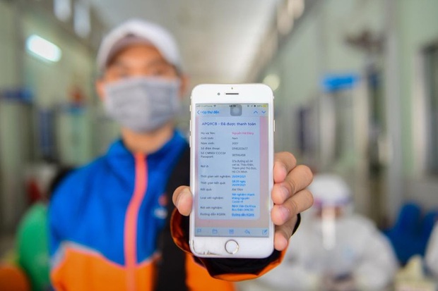 Ứng dụng công nghệ trong xét nghiệm Covid-19: Giảm 50% nhân lực y tế, người dân và tài xế hào hứng vì thuận tiện, tiết kiệm thời gian - Ảnh 6. Ứng dụng công nghệ trong xét nghiệm Covid-19: Giảm 50% nhân lực y tế, người dân và tài xế hào hứng vì thuận tiện, tiết kiệm thời gian - Ảnh 6.