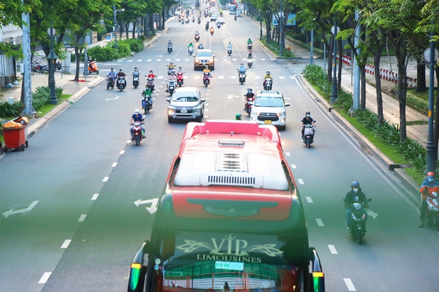 Phó Chủ tịch UBND TP.HCM: Người dân ra đường không có lý do chính đáng vẫn bị xử lý - Ảnh 1.