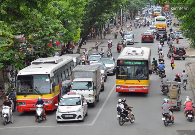 Hà Nội: Xe buýt chưa thể hoạt động lại từ ngày 1/10 - Ảnh 1. Hà Nội: Xe buýt chưa thể hoạt động lại từ ngày 1/10 - Ảnh 1.