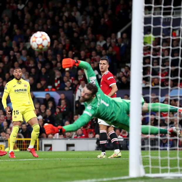 Ronaldo ghi bàn phút cuối cùng, giải cứu MU khỏi thảm hoạ ngay trên sân nhà - Ảnh 5. Ronaldo ghi bàn phút cuối cùng, giải cứu MU khỏi thảm hoạ ngay trên sân nhà - Ảnh 5.