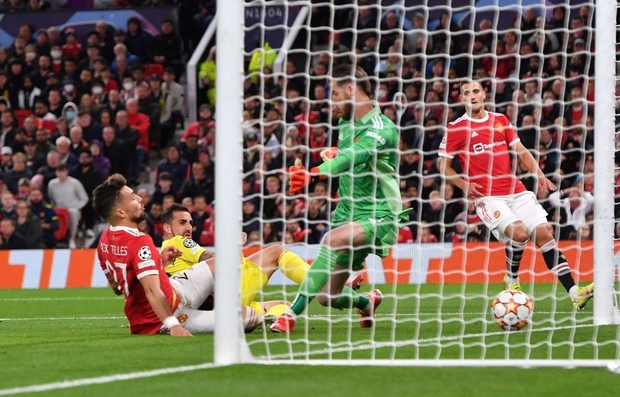 Ronaldo ghi bàn phút cuối cùng, giải cứu MU khỏi thảm hoạ ngay trên sân nhà - Ảnh 8. Ronaldo ghi bàn phút cuối cùng, giải cứu MU khỏi thảm hoạ ngay trên sân nhà - Ảnh 8.