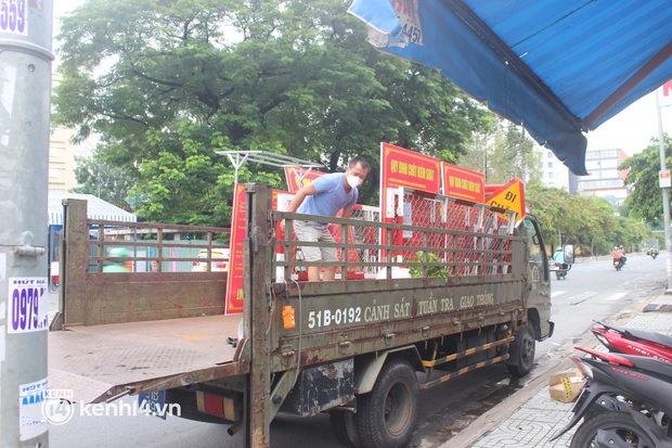 Nhiều tuyến đường lớn ở TP.HCM bắt đầu gỡ bỏ chốt chặn: “Chiếc áo chắp vá đã được cởi bỏ, chúng tôi vui mừng lắm” - Ảnh 9.