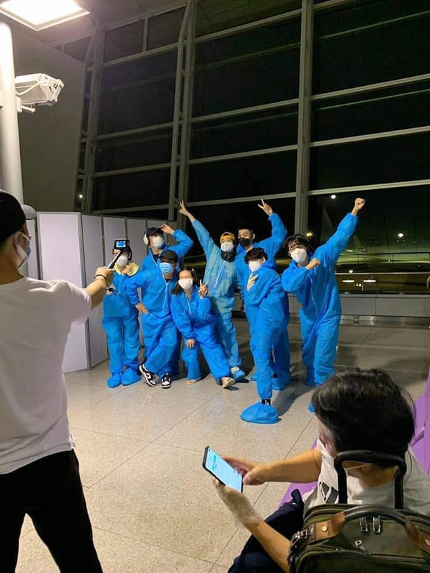 Lộ ảnh rõ diện mạo tại hậu trường cạnh Jun Phạm, Jack không hề bị bay màu khỏi Running Man Việt mùa 2? - Ảnh 6. Lộ ảnh rõ diện mạo tại hậu trường cạnh Jun Phạm, Jack không hề bị bay màu khỏi Running Man Việt mùa 2? - Ảnh 6.