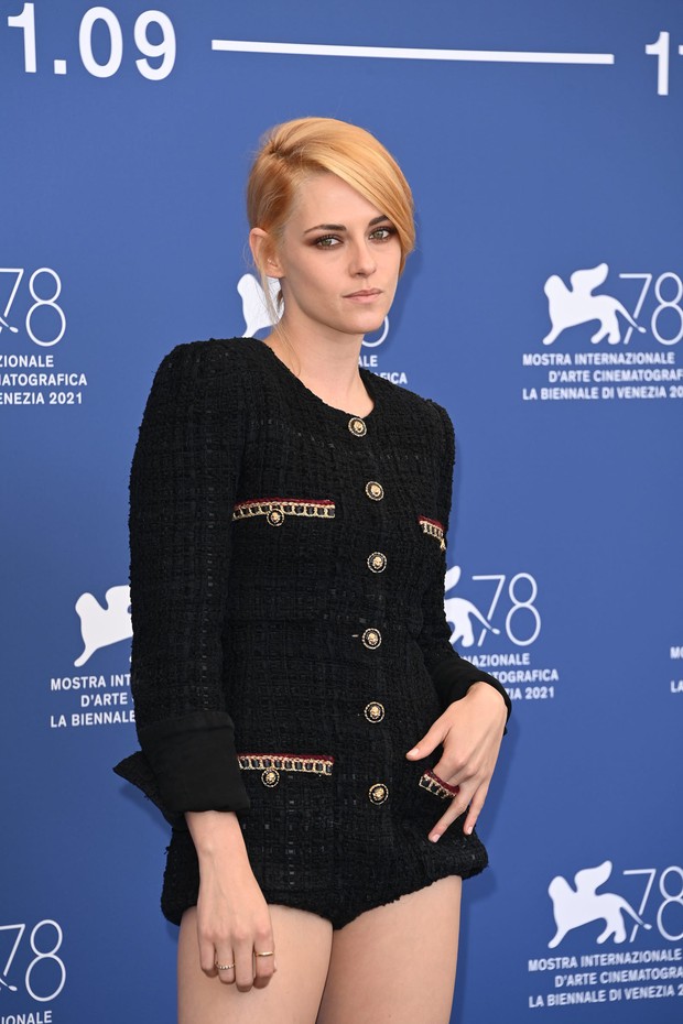 Kristen Stewart returns to her peak: Visually sharp as a vampire on the red carpet, despite dozens of shortcomings thanks to changing one thing - Photo 14.