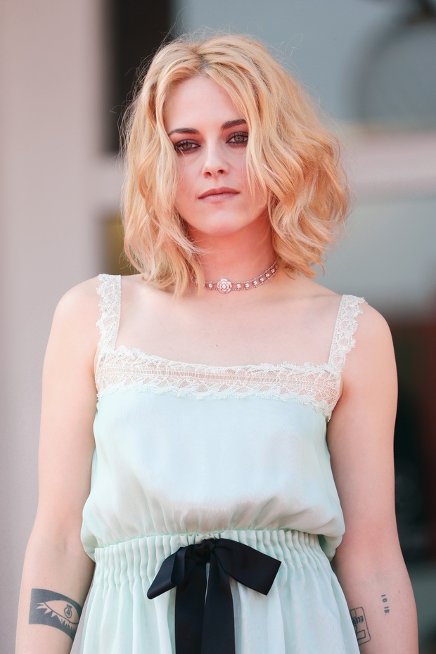 Kristen Stewart returns to her peak: Visually sharp as a vampire on the red carpet, despite dozens of shortcomings thanks to changing one thing - Photo 16.