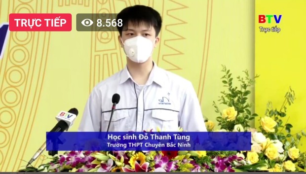 Nam sinh đại diện toàn tỉnh trong buổi khai giảng trực tuyến, nhan sắc hết nước chấm, nhà trường quả biết chọn mặt quá! - Ảnh 1.