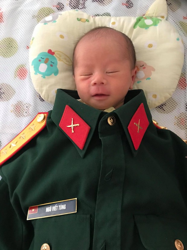Xúc động hình ảnh chiến sĩ bộ đội rơi nước mắt gọi video call, nhìn vợ đau đớn chuẩn bị vào phòng sinh mà không thể về vì dịch - Ảnh 5. Xúc động hình ảnh chiến sĩ bộ đội rơi nước mắt gọi video call, nhìn vợ đau đớn chuẩn bị vào phòng sinh mà không thể về vì dịch - Ảnh 5.