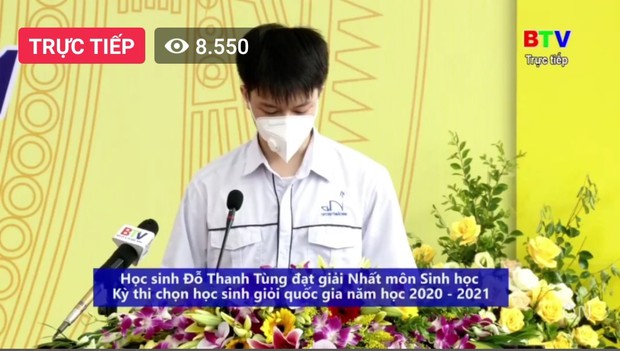 Nam sinh đại diện toàn tỉnh trong buổi khai giảng trực tuyến, nhan sắc hết nước chấm, nhà trường quả biết chọn mặt quá! - Ảnh 4.