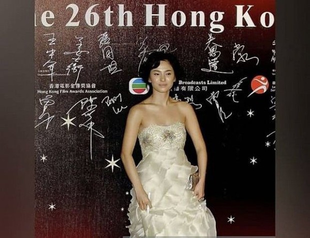 Nhan sắc Song Hye Kyo cũng không độ nổi 3 màn makeup xấu, đáng sợ nhất là layout cuối! - Ảnh 3.