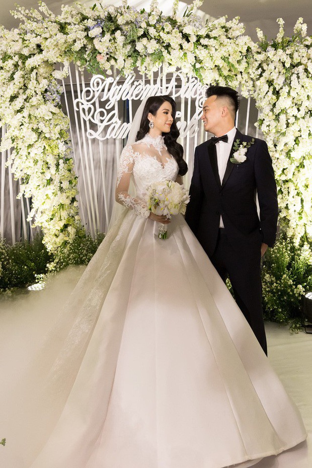 Hội mỹ nhân hot nhất Next Top Model mùa 1 sau 11 năm: Cả dàn thành dâu hào môn, Đàm Thu Trang - Phạm Hương gây xôn xao vì hôn nhân - Ảnh 15. Hội mỹ nhân hot nhất Next Top Model mùa 1 sau 11 năm: Cả dàn thành dâu hào môn, Đàm Thu Trang - Phạm Hương gây xôn xao vì hôn nhân - Ảnh 15.