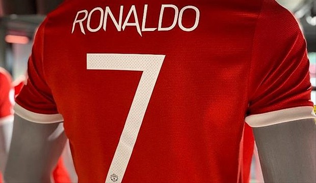 Đội bóng mạnh nhất Hà Lan phải ngừng bán mẫu áo đấu hot vì hiệu ứng Ronaldo - Ảnh 2.