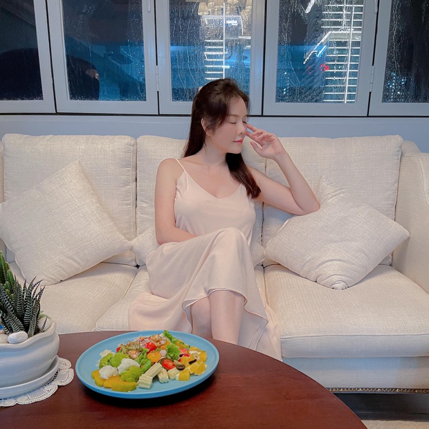 Lý Nhã Kỳ hồn nhiên đăng 2 cái ảnh bánh tráng trộn cũng bị mỉa mai chỉ biết ăn với khoe, chị đẹp lập tức đáp trả cực căng! - Ảnh 1. Lý Nhã Kỳ hồn nhiên đăng 2 cái ảnh bánh tráng trộn cũng bị mỉa mai chỉ biết ăn với khoe, chị đẹp lập tức đáp trả cực căng! - Ảnh 1.
