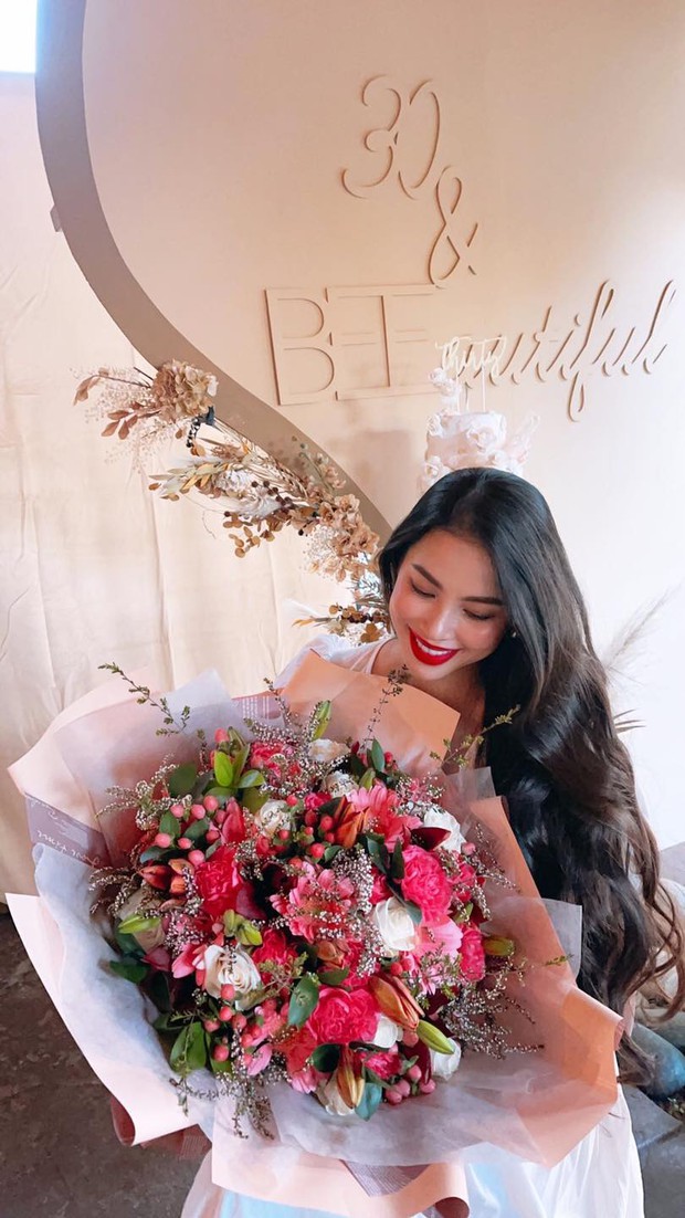 Hội mỹ nhân hot nhất Next Top Model mùa 1 sau 11 năm: Cả dàn thành dâu hào môn, Đàm Thu Trang - Phạm Hương gây xôn xao vì hôn nhân - Ảnh 29. Hội mỹ nhân hot nhất Next Top Model mùa 1 sau 11 năm: Cả dàn thành dâu hào môn, Đàm Thu Trang - Phạm Hương gây xôn xao vì hôn nhân - Ảnh 29.