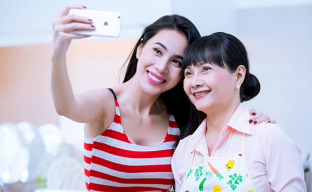 16 năm lăn lộn showbiz của Thủy Tiên: Phất lên từ 1 bài hát, liên tiếp gặp ồn ào vì phong cách sexy và cuộc hôn nhân như mơ với Công Vinh - Ảnh 23.