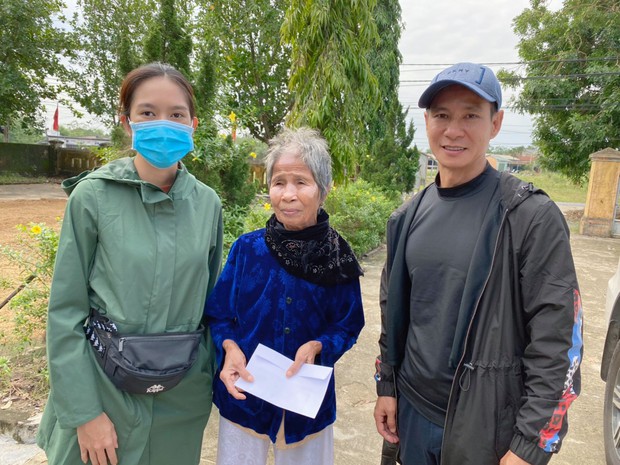 Không chỉ sao kê rõ ràng, vợ chồng Lý Hải - Minh Hà còn ghi điểm trong lòng công chúng vì hành động này khi đi trao quà từ thiện - Ảnh 7.